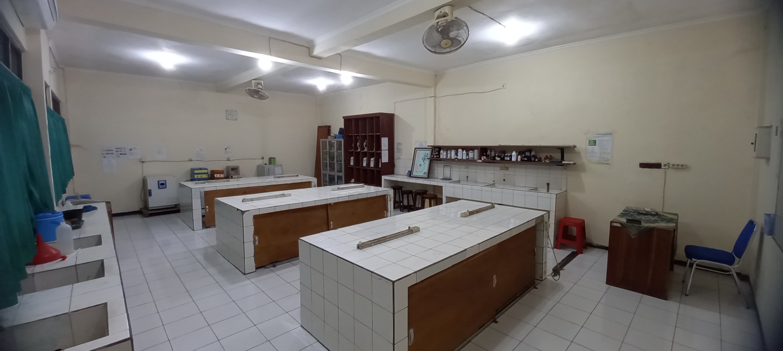 Laboratorium Biologi Farmasi