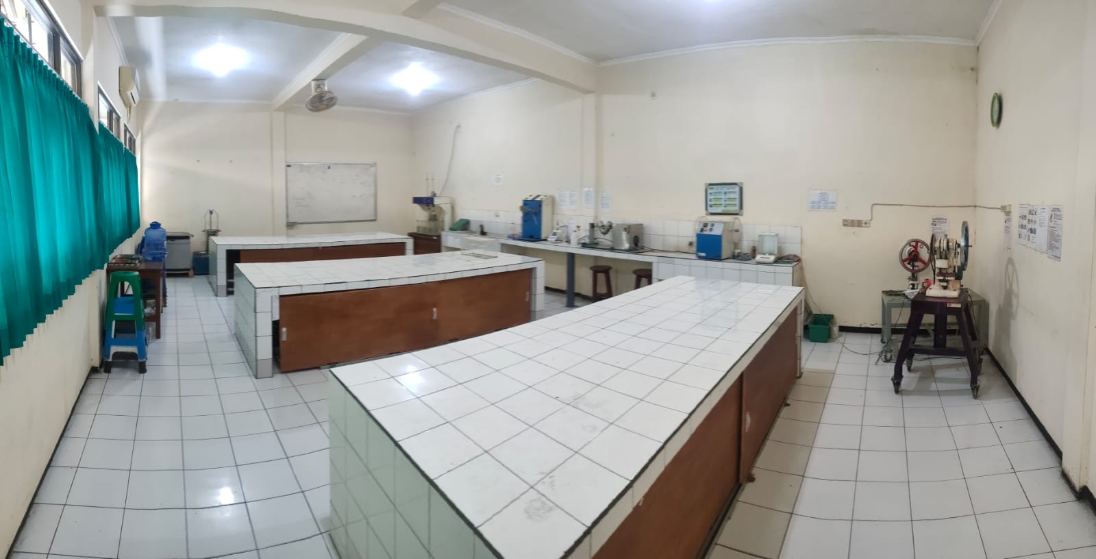 Laboratorium Teknologi Farmasi